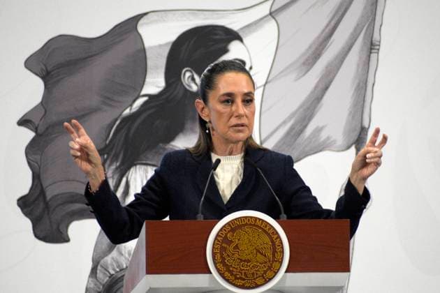 Mexican President Claudia Sheinbaum Pardo, introduces the president of the Presidential Commission for Electoral Reform, Pablo Gomez (not in picture) during a briefing conference, at the National Palace. on August 11, 2025, in Mexico City, Mexico. Mexico City Mexico - ZUMAe321 20250811_zia_e321_002 Copyright: xLuisxBarronx