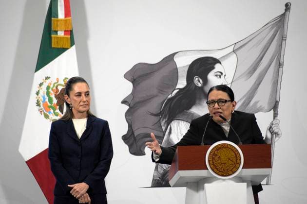 MexicoÃ¢â‚¬â ¢s President Claudia Sheinbaum Pardo is seen behind while MexicoÃ¢â‚¬â ¢s Minister of the Interior, Rosa Icela RodroÂ­guez, during speaks during the presentation of the president of the Presidential Commission for Electoral Reform, Pablo Gomez (not in picture), at the National Palace. on August 11, 2025, in Mexico City, Mexico. Mexico City Mexico - ZUMAe321 20250811_zia_e321_014 Copyright: xLuisxBarronx