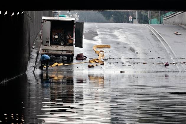 August 11, 2025, Mexico, Cdmx, Mexico: In the Venustiano Carranza region, very close to Mexico City International Airport (AICM), flooding occurred due to recent heavy rains. The vehicles transported to the airport were affected, especially under bridges, where rainwater and sewage from the sewers covered some cars, preventing their owners from getting them out in time. Mexico City sanitation and water workers are working constantly using machinery to remove water from these tunnels and unclog the sewers to remove vehicles that have been totally lost. Mexico Mexico - ZUMAp204 20250811_zip_p204_053 Copyright: xJosuexPerezx