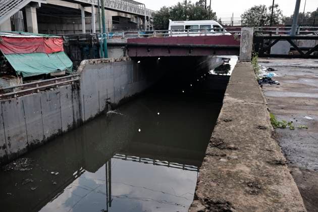 August 11, 2025, Mexico, Cdmx, Mexico: In the Venustiano Carranza region, very close to Mexico City International Airport (AICM), flooding occurred due to recent heavy rains. The vehicles transported to the airport were affected, especially under bridges, where rainwater and sewage from the sewers covered some cars, preventing their owners from getting them out in time. Mexico City sanitation and water workers are working constantly using machinery to remove water from these tunnels and unclog the sewers to remove vehicles that have been totally lost. Mexico Mexico - ZUMAp204 20250811_zip_p204_065 Copyright: xJosuexPerezx