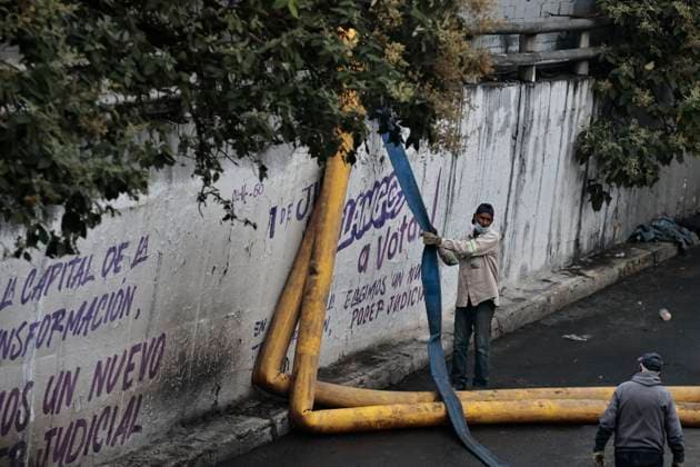 August 11, 2025, Mexico, Cdmx, Mexico: In the Venustiano Carranza region, very close to Mexico City International Airport (AICM), flooding occurred due to recent heavy rains. The vehicles transported to the airport were affected, especially under bridges, where rainwater and sewage from the sewers covered some cars, preventing their owners from getting them out in time. Mexico City sanitation and water workers are working constantly using machinery to remove water from these tunnels and unclog the sewers to remove vehicles that have been totally lost. Mexico Mexico - ZUMAp204 20250811_zip_p204_067 Copyright: xJosuexPerezx