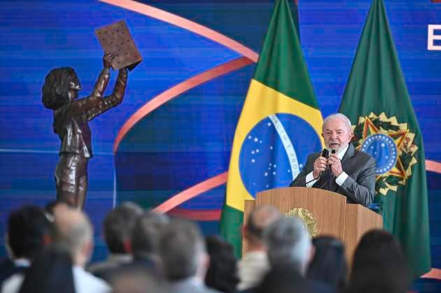 President Of Brazil, Lula Da Silva Brazilian President Lula da Silva attends the MEC Brazilian Education Award Ceremony at the Planalto Palace in Brasilia, Brazil, on August 11, 2025. Brasilia DIstrito Federal Brazil  Copyright: xTonxMolinax originalFilename: molinaneto-presiden250811_np02L.jpg