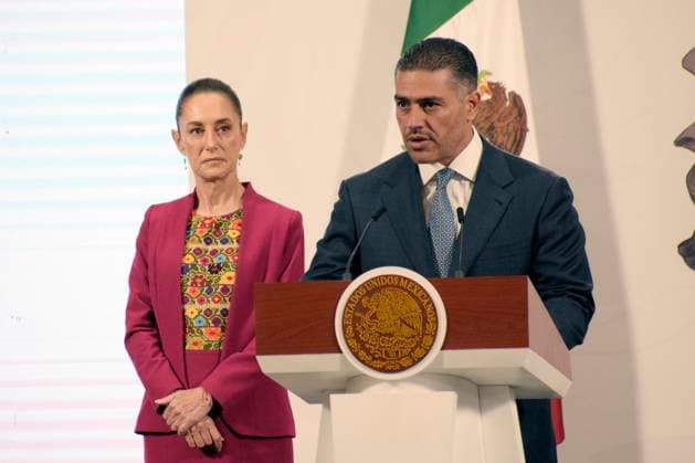 Mexican President Claudia Sheinbaum Pardo is seen behind while Secretary of Security and Citizen Protection, Omar Garcia Harfuch speak during the security report at a briefing conference at National Palace. on August 12, 2025 in Mexico City, Mexico. Mexico City Mexico - ZUMAe321 20250812_zia_e321_007 Copyright: xLuisxBarronx