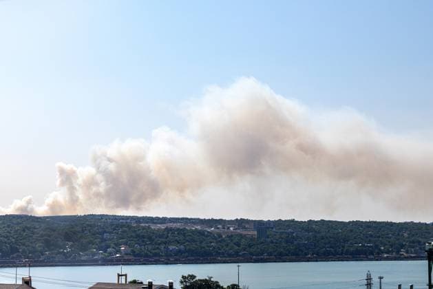 August 12, 2025, Halifax, Ns, Canada: A large billow of smoke from a wildfire near the Susies Lake Area of Halifax is seen, on Tuesday, Aug. 12, 2025. Halifax Canada  - ZUMAc35_ 20250812_zaf_c35_052 Copyright: xKellyxClarkx