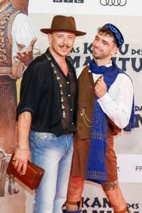 World premiere of The Canoe of Manitou in Munich Munich, 12 8 2025 Christoph Jonas with friend Leo Garbo at the world premiere of The Canoe of Manitou at the Mathäser Filmpalast in Munich Bavaria Copyright: xMatthiasxGränzdörferx