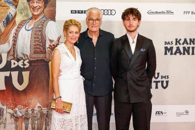 World premiere of Das Kanu des Manitu in Munich Munich, 12 8 2025 Sky du Mont with girlfriend Julia Schütze and his son Fayn Neven du Mont at the world premiere of Das Kanu des Manitu at the Mathäser Filmpalast in Munich Bavaria Copyright: xMatthiasxGränzdörferx