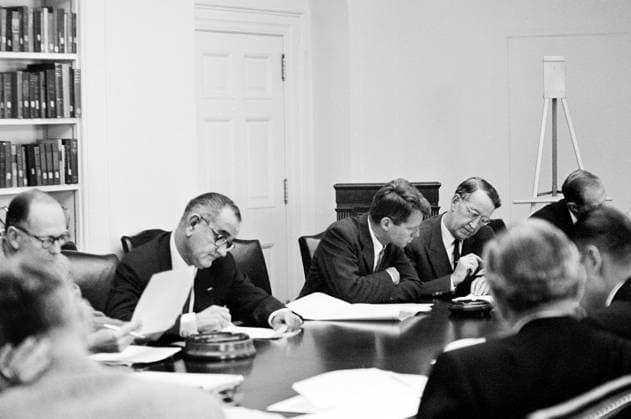 June 30, 2025, Washington, Dc, USA: Executive Committee of the National Security Council (clockwise from bottom left): Chairman of the Joint Chiefs of Staff General Maxwell D. Taylor, Secretary of the Treasury C. Douglas Dillon, U.S. Vice President Lyndon B. Johnson, Attorney General Robert F. Kennedy, former U.S. Ambassador to the Soviet Union Llewellyn Thompson, Director of the Arms Control and Disarmament Agency William C. Foster, Secretary of Defense Robert S. McNamara, and Deputy Secretary of Defense Roswell Gilpatric in the cabinet room during meeting with U.S. President John F. Kennedy regarding the crisis in Cuba, White House, Washington, D.C., USA, Cecil W. Stoughton, White House Photographs, October 29, 1962 Washington USA - ZUMAg145 20250630_zap_g145_037 Copyright: xJTxVintagex