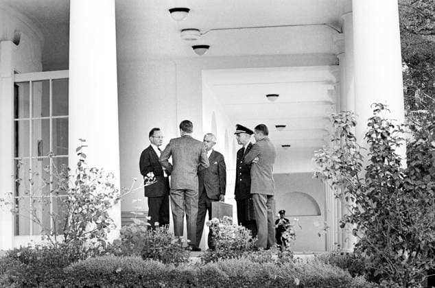 June 30, 2025, Washington, Dc, USA: U.S. President John F. Kennedy (back view) speaking with (L-R) Special Assistant to the President for National Security McGeorge Bundy, Assistant Secretary of Defense for International Security Affairs Paul Nitze, Chairman of the Joint Chiefs of Staff General Maxwell D. Taylor, and Secretary of Defense Robert S. McNamara in the West Wing Colonnade outside the Oval Office during meeting with the Executive Committee of the National Security Council that day regarding the crisis in Cuba, White House, Washington, D.C., USA, Cecil W. Stoughton, White House Photographs, October 29, 1962 Washington USA - ZUMAg145 20250630_zap_g145_036 Copyright: xJTxVintagex