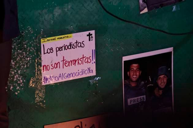 August 12, 2025, Mexico, Cdmx, Mexico: Aljazeera journalists and journalists from Mexico held a vigil with candles, flowers, and posters at the Angel of Independence to condemn the murder of ANAS AL-SHARIF, MOHAMMED QREIQEA, IBRAHIM SAHER, MOAMEN ALIWA and MOHAMMED NOUFAL, all Aljazeera correspondents in Gaza. The bombings by BENJAMIN NETANYAHU S government have caused the deaths of innocent civilians and journalists carrying out their work to publicize the war and the Israeli occupation attempt on the State of Palestine. During this demonstration, the names of the five journalists were read out, and at the same time, they demanded an end to Israel s attack on Palestine and that Netanyahu be punished for the multiple war crimes he has commi - ZUMAp204 20250812_zip_p204_081 Copyright: xJosuexPerezx