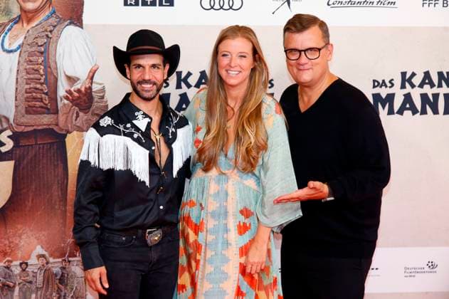 Daniele Rizzo, Nina Eichinger and Torsten Koch at the premiere of the movie Das Kanu des Manitu at Mathäser Filmpalast Munich, 12 08 2025 Foto:xAgenturxWehnertx xGränzdörferx xFuturexImagex manitu_5607