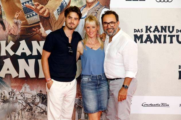 Acun Maral, Franziska Maral and Adnan Maral at the premiere of the movie Das Kanu des Manitu at Mathäser Filmpalast Munich, 12 08 2025 Foto:xAgenturxWehnertx xGränzdörferx xFuturexImagex manitu_5611