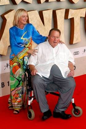Ottfried Fischer with his wife Simone at the premiere of the movie Das Kanu des Manitu at Mathäser Filmpalast Munich, 12 08 2025 Foto:xAgenturxWehnertx xGränzdörferx xFuturexImagex manitu_5617