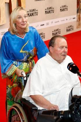 Ottfried Fischer with his wife Simone at the premiere of the movie Das Kanu des Manitu at Mathäser Filmpalast Munich, 12 08 2025 Foto:xAgenturxWehnertx xGränzdörferx xFuturexImagex manitu_5619