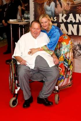Ottfried Fischer with his wife Simone at the premiere of the movie Das Kanu des Manitu at Mathäser Filmpalast Munich, 12 08 2025 Foto:xAgenturxWehnertx xGränzdörferx xFuturexImagex manitu_5621