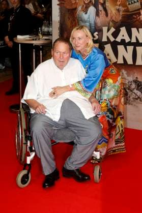 Ottfried Fischer with his wife Simone at the premiere of the movie Das Kanu des Manitu at Mathäser Filmpalast Munich, 12 08 2025 Foto:xAgenturxWehnertx xGränzdörferx xFuturexImagex manitu_5622