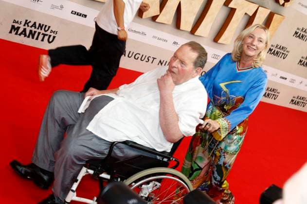 Ottfried Fischer with his wife Simone at the premiere of the movie Das Kanu des Manitu at Mathäser Filmpalast Munich, 12 08 2025 Foto:xAgenturxWehnertx xGränzdörferx xFuturexImagex manitu_5623