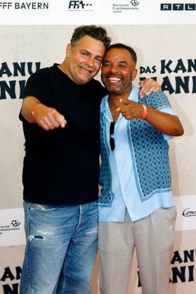 Paul Sedlmeir and Simon Pearce at the premiere of the movie Das Kanu des Manitu at Mathäser Filmpalast Munich, 12 08 2025 Foto:xAgenturxWehnertx xGränzdörferx xFuturexImagex manitu_5629