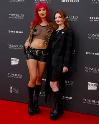 YUNGBLUD. Are You Ready, Boy? Premiere at the Vue in Leicester Square, London - 12 Aug 2025 Amy Valentine and Hannah Louise attend the YUNGBLUD. Are You Ready, Boy? Premiere at the Vue in Leicester Square. London United Kingdom Copyright: xCatxMorleyx xSOPAxImagesx Cat Morley_YUNGBLUD. Are You Ready, Boy_ Premiere_Amy Valentine and Hannah Louise_21456