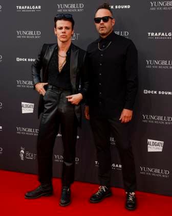 YUNGBLUD. Are You Ready, Boy? Premiere at the Vue in Leicester Square, London - 12 Aug 2025 Paul Dugdale and YUNGBLUD aka Dominic Richard Harrison attend the YUNGBLUD. Are You Ready, Boy? Premiere at the Vue in Leicester Square. London United Kingdom Copyright: xCatxMorleyx xSOPAxImagesx Cat Morley_YUNGBLUD. Are You Ready, Boy_ Premiere_Paul Dugdale and YUNGBLUD aka Dominic Richard (3)