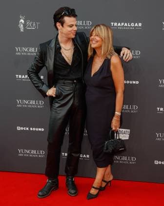 The Yungblud. Are You Ready, Boy? UK Premiere held at Vue Leicester Square in London - 12 Aug 2025 Dominic Harrison AKA Yungblud and Samantha Harrison attend the Yungblud. Are You Ready, Boy? UK Premiere held at the Vue Leicester Square, London. London United Kingdom Copyright: xMarioxMitsisx xSOPAxImagesx MarioMitsis_Yungblud_Samantha Harrison, Dominic Harrison AKA Yungblud-371956