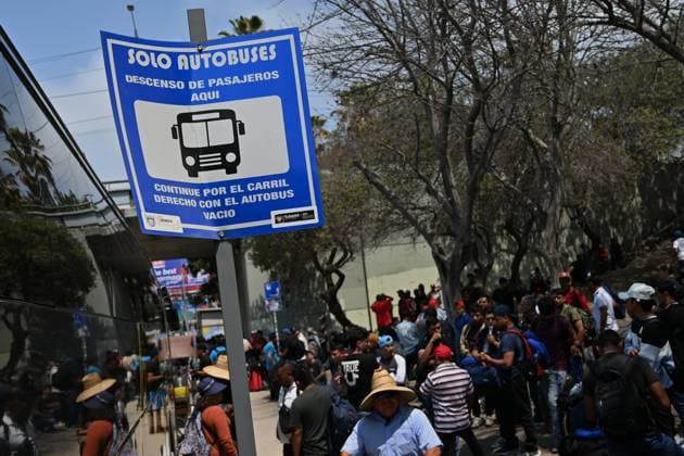 Mexican Labor Headed To US Agriculture Work Mexican laborers with work visas arrive by bus to line up near the US-Mexico Border s San Ysidro Port of Entry in Tijuana, Mexico, on August 13, 2025. Tijuana BAJA CALIFORNIA Mexico  Copyright: xCarlosxMorenox originalFilename: moreno-mexicanl250813_npqUH.jpg