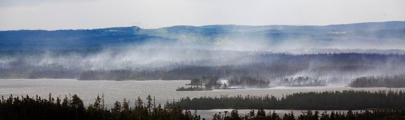 August 14, 2025, St. John s, Nl, CANADA: Smoke from the Paddy s Pond wildfire is seen, just outside St. John s, N.L., on Thursday, Aug. 14, 2025. St. John s CANADA  - ZUMAc35_ 20250814_zaf_c35_071 Copyright: xPaulxDalyx