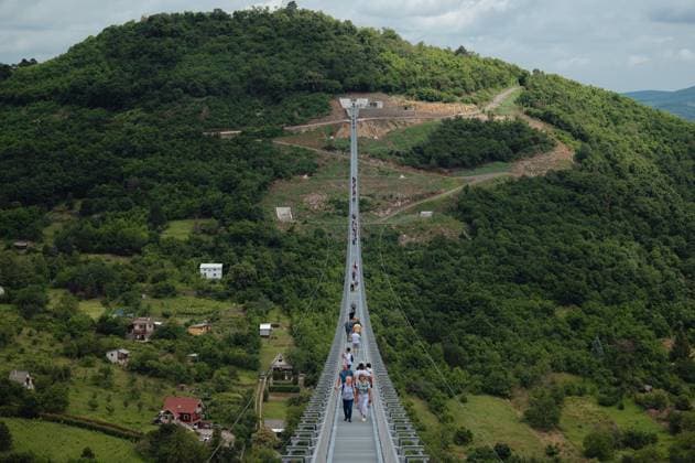 Longest two-way suspension bridge opens to the public for the first time in Hungary SATORALJAUJHELY, HUNGARY - JUNE 5: Visitors of the world s longest two-way suspension bridge cross the structure for the very first time, which was opened to the public on 5th June 2024, in Satoraljaujhely, Hungary. The nearly 800-meter-long structure connects the two points of the city, Var-Hill and Szar-Hill, at a height of 80 meters. The bridge, which will have a glass floor in the central part, is being built as part of the Tokaj-Zemplen Development Programme, with a budget of £9.3 million (HUF 4 billion). The walkway will have a width of 1.2m and descend by 27m at its lowest point, resulting in a 15% steepness at its most extreme. The design of bridge p  Copyright: x2025xAnadoluxRobertxNemetix