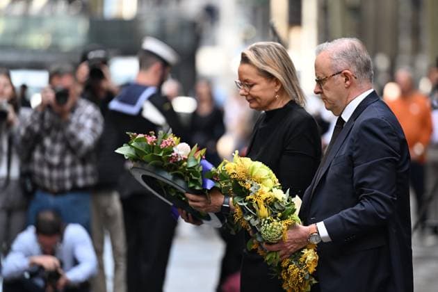 80TH ANNIVERSARY VICTORY IN THE PACIFIC, Australian Prime Minister Anthony Albanese and Leader of the Opposition Sussan Ley lay a wreath at the Martin Place cenotaph during a ceremony marking the 80th anniversary of the Victory in the Pacific in Sydney, Friday, August 15, 2025. VP Day marks the end of World War II for Australia when Japan accepted the Allied demand for unconditional surrender. ( NO ARCHIVING SYDNEY NEW SOUTH WALES AUSTRALIA  Copyright: xDEANxLEWINSx 20250815169778194756