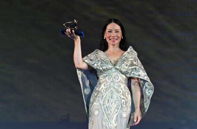 Entertainment Bilder des Tages Locarno,Swiss Locarno Film Festival 2025 Photocall and red carper present Rosemead film Piazza Grande In the photo:Lucy Liu actress producer receives Career Achievement Award  Copyright: xNickxZonnax xipa-agency.netx xNickxZonnax IPA_Agency_IPA62448106