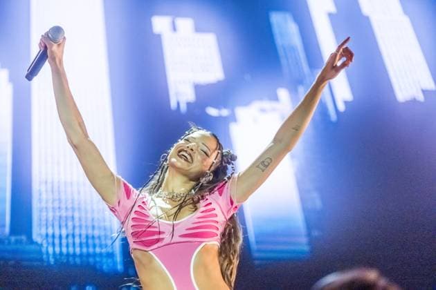 Entertainment Bilder des Tages Erster Tag des Highfield Festival 2025 am Störmthaler See in Großpösna, Sachsen. Das beliebte Open-Air-Musikfestival lockt tausende Besucher mit Live-Musik, Sommerflair und dem markanten Riesenrad, das in diesem Jahr von einem neuen Betreiber betrieben wird, nachdem das Riesenrad im Vorjahr durch einen Brand beschädigt wurde. Hier die deutsche Rapperin, Popmusikerin und Schauspielerin Nina Chuba (Nina Katrin Kaiser) Highfield 2025,Tag1 *** First day of Highfield Festival 2025 at Störmthaler See in Großpösna, Saxony The popular open-air music festival attracts thousands of visitors with live music, summer flair and the striking Ferris wheel, which is being operated by a new operator this year after the Ferris wheel was damaged by a fire