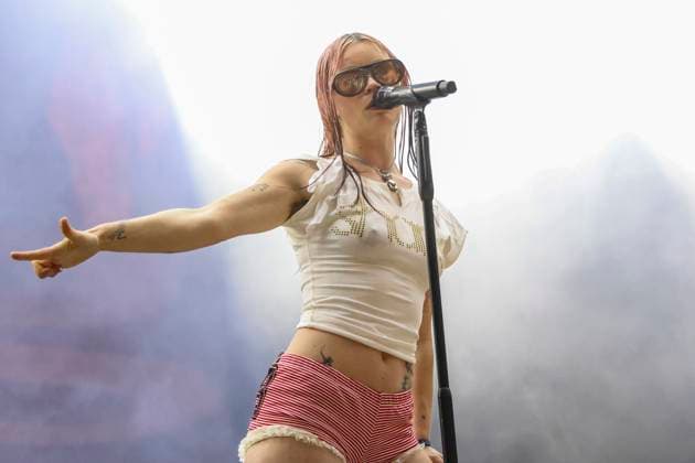 Wet Leg performs live at Green Man Festival , Brecon Beacons, Wales, UK, on 15 August 2025 Hester Chambers of Wet Leg performs live at Green Man Festival , Brecon Beacons, Wales, UK, on 15 August 2025, Credit:David Wala Avalon Wales, Powys, Brecon Beacons National Park  Copyright: xDavidxWalax xAvalonx 1029631932