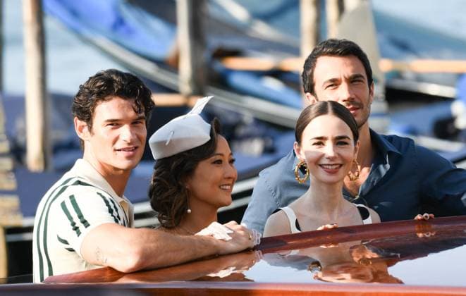 Lily Collins and Cast on Emily in Paris Set in Venice - Italy Paul Forman, Ashley Park, Lily Collins and Eugenio Franceschini. Lily Collins and the cast on the set of Emily in Paris Ponte Della Paglia, Venice, Italy on August 16, 2025. Photo by Florian Poitout ABACAPRESS.COM Venice Italy  Copyright: xPoitoutxFlorian ABACAx