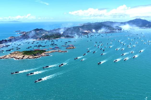 (250816) -- FUZHOU, Aug. 16, 2025 -- An aerial drone photo taken on Aug. 16, 2025 shows fishing boats sailing from a fishing port after the end of a seasonal fishing ban in Lianjiang County of Fuzhou, southeast China s Fujian Province. (Photo by Xinhua) CHINA-FUJIAN-FISHING-RESUMPTION (CN) WangxWangwang 