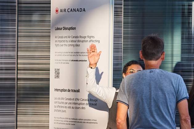 August 16, 2025, Toronto, On, Canada: Travellers look for guidance at the Air Canada departure gates as flight attendants strike at Pearson International Airport in Toronto on Saturday, Aug. 16, 2025. Toronto Canada  - ZUMAc35_ 20250816_zaf_c35_008 Copyright: xSammyxKoganx