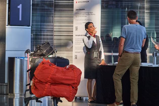 August 16, 2025, Toronto, On, Canada: Travellers look for guidance at the Air Canada departure gates as flight attendants strike at Pearson International Airport in Toronto on Saturday, Aug. 16, 2025. Toronto Canada  - ZUMAc35_ 20250816_zaf_c35_009 Copyright: xSammyxKoganx