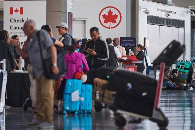 August 16, 2025, Toronto, On, Canada: Travellers wait outside the Air Canada departure gates as flight attendants strike at Pearson International Airport in Toronto on Saturday, Aug. 16, 2025. Toronto Canada  - ZUMAc35_ 20250816_zaf_c35_036 Copyright: xSammyxKoganx