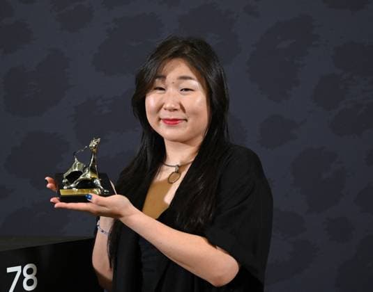 Locarno Film Festival - Award Ceremony Photocall Cecilia Kang posing with the Pardo d Oro Award during the 78th Locarno Film Festival on August 16, 2025 in Locarno, Switzerland. Photo by Nick Zonna IPA ABACAPRESS.COM Locarno Switzerland  Copyright: xZonnaxNick IPA ABACAx