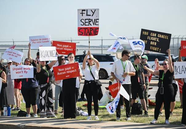 August 16, 2025, Montreal, Pq, Canada: Air Canada flight attendants strike outside MontrealöÄÃ¬Trudeau International Airport in Montreal, Saturday, Aug. 16, 2025. Montreal Canada  - ZUMAc35_ 20250816_zaf_c35_040 Copyright: xGrahamxHughesx