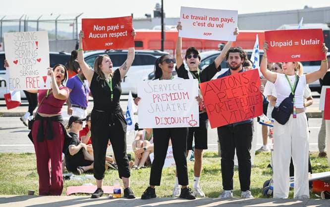 August 16, 2025, Montreal, Pq, Canada: Air Canada flight attendants strike outside MontrealöÄÃ¬Trudeau International Airport in Montreal, Saturday, Aug. 16, 2025. Montreal Canada  - ZUMAc35_ 20250816_zaf_c35_042 Copyright: xGrahamxHughesx