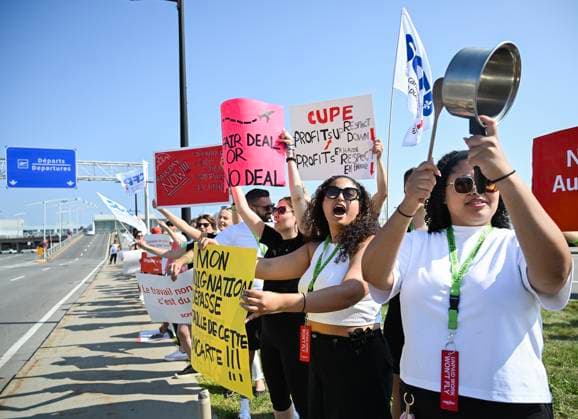 August 16, 2025, Montreal, Pq, Canada: Air Canada flight attendants strike outside MontrealöÄÃ¬Trudeau International Airport in Montreal, Saturday, Aug. 16, 2025. Montreal Canada  - ZUMAc35_ 20250816_zaf_c35_043 Copyright: xGrahamxHughesx