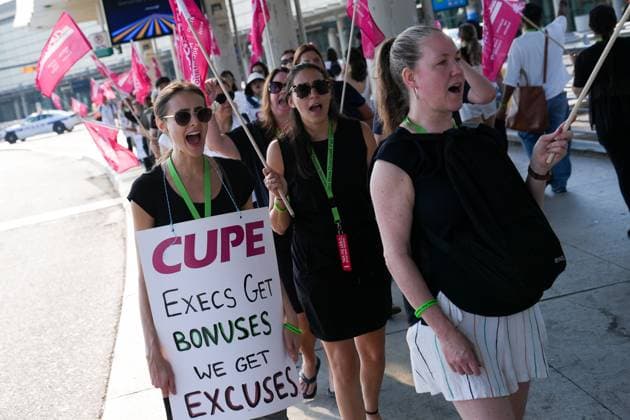 Air Canada flight attendants begin strike TORONTO, CANADA - AUGUST 16 : Air Canada flight attendants and supporters picket outside Toronto Pearson International Airport on August 16, 2025 in Toronto, Ontario, Canada. Strike action by CUPE, the union representing 10,000 flight attendants at Air Canada and Air Canada Rouge, began Saturday. A full shutdown of the airline, the largest in Canada, could affect roughly 130,000 travelers each day. Mert Alper Dervis Anadolu Ontario Canada. Editorial use only. Please get in touch for any other usage. Copyright: x2025xAnadoluxMertxAlperxDervisx
