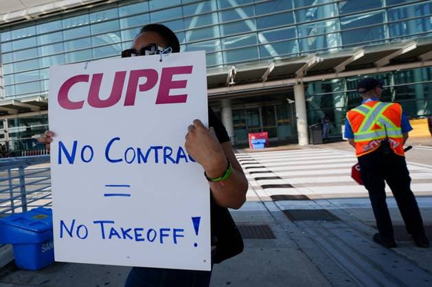Air Canada flight attendants begin strike TORONTO, CANADA - AUGUST 16 : Air Canada flight attendants and supporters picket outside Toronto Pearson International Airport on August 16, 2025 in Toronto, Ontario, Canada. Strike action by CUPE, the union representing 10,000 flight attendants at Air Canada and Air Canada Rouge, began Saturday. A full shutdown of the airline, the largest in Canada, could affect roughly 130,000 travelers each day. Mert Alper Dervis Anadolu Ontario Canada. Editorial use only. Please get in touch for any other usage. Copyright: x2025xAnadoluxMertxAlperxDervisx