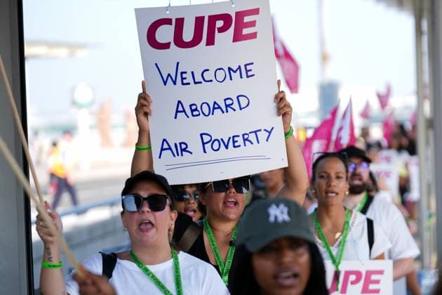 Air Canada flight attendants begin strike TORONTO, CANADA - AUGUST 16 : Air Canada flight attendants and supporters picket outside Toronto Pearson International Airport on August 16, 2025 in Toronto, Ontario, Canada. Strike action by CUPE, the union representing 10,000 flight attendants at Air Canada and Air Canada Rouge, began Saturday. A full shutdown of the airline, the largest in Canada, could affect roughly 130,000 travelers each day. Mert Alper Dervis Anadolu Ontario Canada. Editorial use only. Please get in touch for any other usage. Copyright: x2025xAnadoluxMertxAlperxDervisx