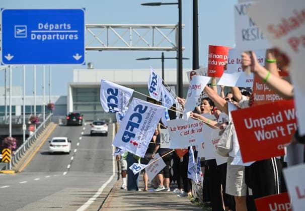 August 16, 2025, Montreal, Pq, Canada: Air Canada flight attendants strike outside MontrealöÄÃ¬Trudeau International Airport in Montreal, Saturday, Aug. 16, 2025. Montreal Canada  - ZUMAc35_ 20250816_zaf_c35_049 Copyright: xGrahamxHughesx