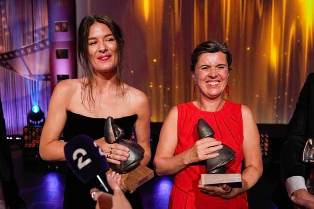 Amandaprisen 2025 Haugesund 20250816. Helga Guren (beste skuespiller i en hovedrolle) og Lilja Ingolfsdottir (beste norske film, beste manus og beste regi) under Amandaprisutdelingen i Festiviteten i Haugesund. Foto: Jan Kare Ness NTB Haugesund Norge 6noeLmZYhDA EDITORIAL USE ONLY Ref:_ENT6noeLmZYhDA.jpg *** The Amanda Award 2025 Haugesund 20250816 Helga Guren best actress in a leading role and Lilja Ingolfsdottir best Norwegian film, best screenplay and best director at the Amanda Award ceremony in Festiviteten in Haugesund Photo Jan Kare Ness NTB Haugesund Norway 6noeLmZYhDA EDITORIAL USE ONLY Ref ENT6noeLmZYhDA jpg  Copyright: xJanxKarexNessx xNTBx