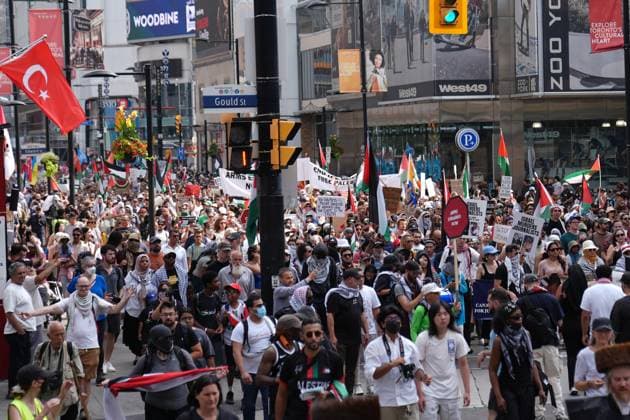 Pro-Palestinian protest in Toronto TORONTO, CANADA - AUGUST 16 : Hundreds of people march in downtown Toronto to protest the killing of journalists in Palestine by Israeli forces and to call for an end to the starvation in Gaza on August 16, 2025 in Ontario, Canada. Mert Alper Dervis Anadolu Ontario Canada. Editorial use only. Please get in touch for any other usage.  Copyright: x2025xAnadoluxMertxAlperxDervisx