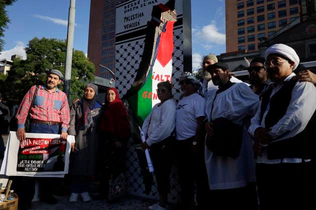 Installation Of Anti-Monument For Palestine In Mexico Pro-Palestinian activists install the anti-monument, The Gate of Resistance and Life for Palestine, at the Juarez Hemicycle in Mexico City, Mexico, on August 16, 2025, in protest of the thousands of people who have been killed in Gaza following attacks by the Israeli army for a year and a half, which continue to this day. Mexico City Mexico  Copyright: xGerardoxVieyrax originalFilename: vieyra-notitle250816_npF92.jpg