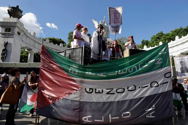 Installation Of Anti-Monument For Palestine In Mexico Pro-Palestinian activists install the anti-monument, The Gate of Resistance and Life for Palestine, at the Juarez Hemicycle in Mexico City, Mexico, on August 16, 2025, in protest of the thousands of people who have been killed in Gaza following attacks by the Israeli army for a year and a half, which continue to this day. Mexico City Mexico  Copyright: xGerardoxVieyrax originalFilename: vieyra-notitle250816_npP6F.jpg