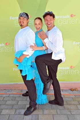 ZDF - Fernsehgarten. Tänzerin Oana Nechiti , Tänzer Robert Breitsch und Erich Klann während der ZDF - Unterhaltungsshow Fernsehgarten am 17.08.2025 in Mainz. 20250817MWI078408 *** ZDF Fernsehgarten dancer Oana Nechiti , dancer Robert Breitsch and Erich Klann during the ZDF entertainment show Fernsehgarten on 17 08 2025 in Mainz 20250817MWI078408