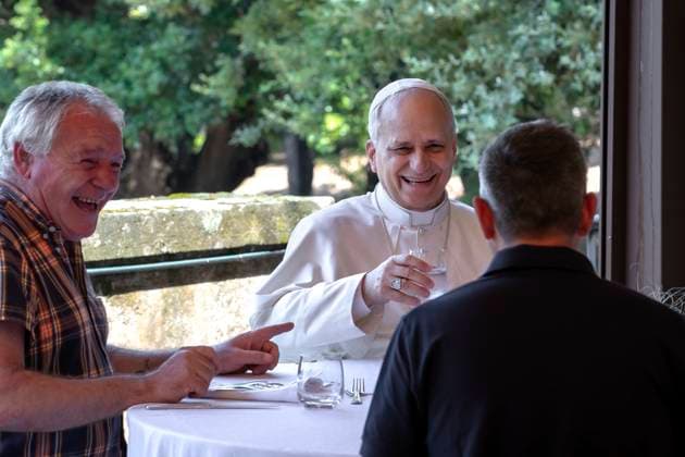 Pope Leo XIV attends a lunch with the poor in Castel Gandolfo, Italy - 17 Aug 2025 Pope Leo XIV attends a lunch with the poor assisted by Caritas of Albano Laziale, at Borgo Laudato Sì, in the Gardens of the Pontifical Villas. Castel Gandolfo Italy Copyright: xMariaxGraziaxPicciarellax xSOPAxImagesx MGPICCIARELLA_2654